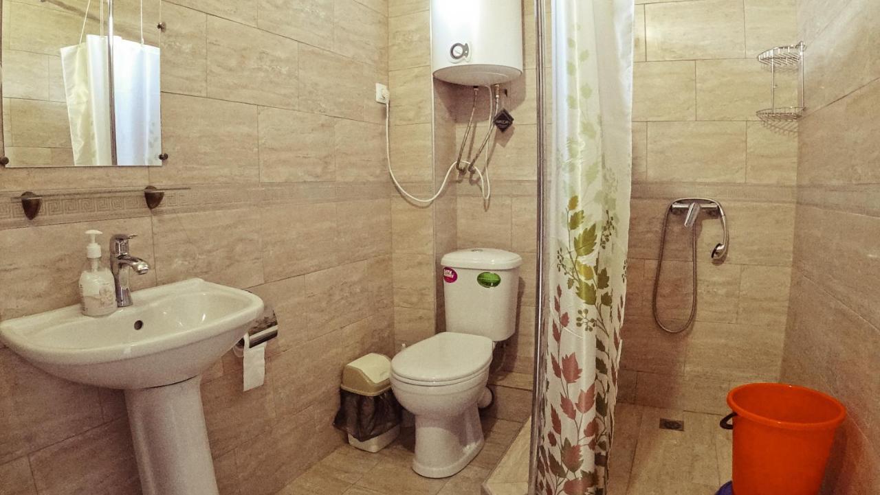 Гостевой Дом Летний Сад Sukhumi Exterior foto